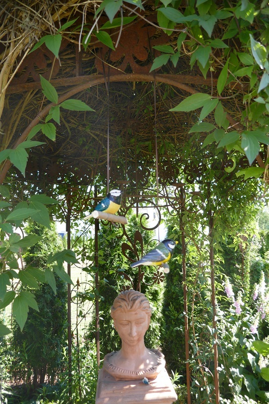 Keramikfigur Blaumeise hängend | Keramikdeko | Dekoration zum Hängen | Gartenschmuck