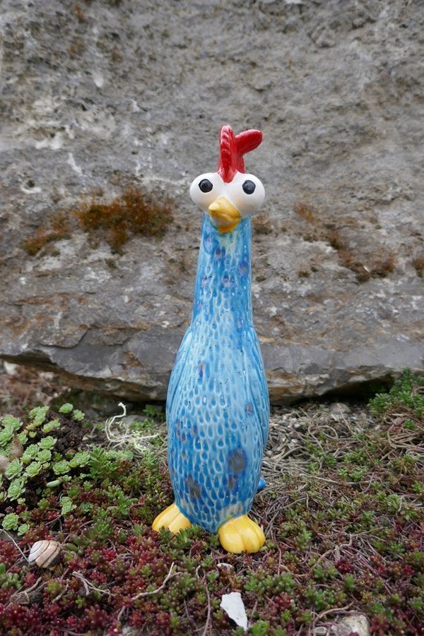 Keramik Huhn stehend mit großen Augen hellblau