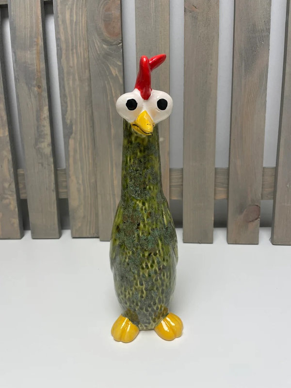 Keramikfigur Huhn stehend mit großen Augen | Moosgrün-Effekt
